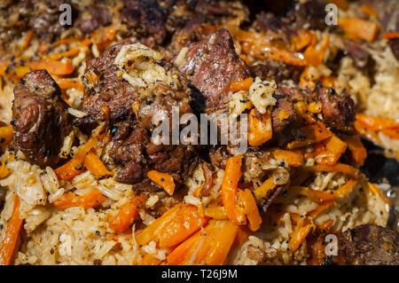 Reis Pilav, auch als Plov oder pilau bekannt, eine nationale Küche Teller in Usbekistan und anderen Zentral- und südasiatischen Ländern sowie im Kaukasus Stockfoto