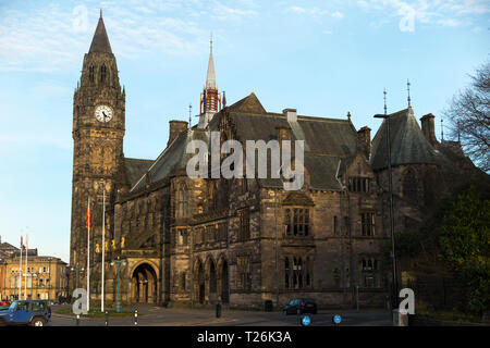 Rochdale Rathaus und Turm uhr mit blauer Himmel und am späten Nachmittag Sonne/Sonne/Sonne. Rochdale Lancashire. UK. (106) Stockfoto