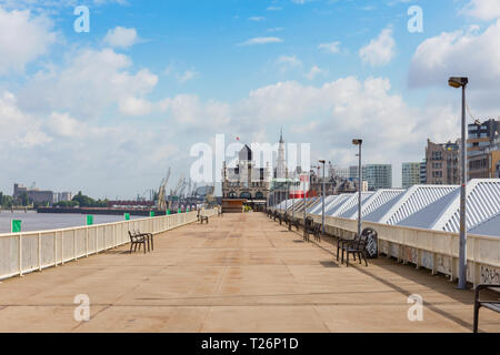 Der Hafen von Antwerpen in Belgien, ist ein Hafen im Herzen Europas zugänglich zu 'size Kap" Boote entfernt Stockfoto