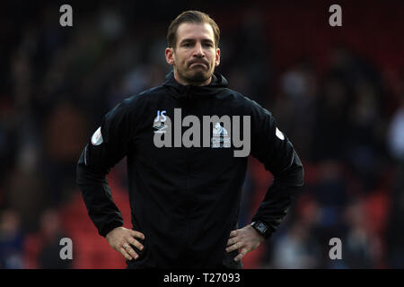 London, Großbritannien. Am 30. März 2019. Huddersfield Town Manager Jan Siewert sieht niedergeschlagen nach seiner Seite werden aus der Premier League heute relegiert. Premier League match, Crystal Palace v Huddersfield Town an Selhurst Park in London am Samstag, den 30. März 2019. Dieses Bild dürfen nur für redaktionelle Zwecke verwendet werden. Nur die redaktionelle Nutzung, eine Lizenz für die gewerbliche Nutzung erforderlich. Keine Verwendung in Wetten, Spiele oder einer einzelnen Verein/Liga/player Publikationen. pic von Steffan Bowen/Andrew Orchard sport Fotografie/Alamy leben Nachrichten Stockfoto