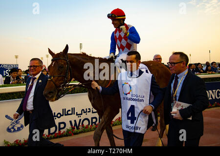 Meydan, Dubai, USA. 30 Mär, 2019. DUBAI, VEREINIGTE ARABISCHE EMIRATE - MÄRZ 30: Plus Que Parfait, geritten von Jose Ortiz, gewinnt die UAE Derby an den Meydan Racecourse am 30. März 2019 in Dubai, Vereinigte Arabische Emirate. Kaz Ishida/Eclipse Sportswire/CSM/Alamy leben Nachrichten Stockfoto