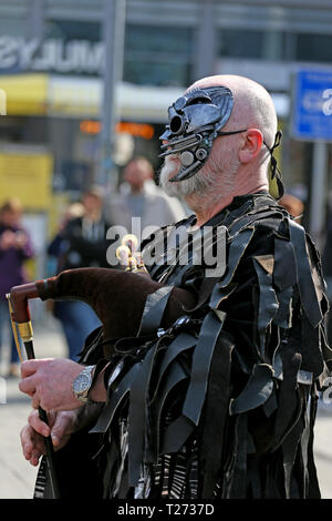 Manchester, Großbritannien. Am 30. März 2019. Die gemeinsame Morris Organisationen nationaler Tag des Tanzes erfolgt mit Morris Dancers, die aus dem ganzen Land. Manchester, UK, 30. März 2019 (C) Barbara Cook/Alamy leben Nachrichten Stockfoto