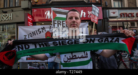 London, Großbritannien. 30. März, 2019. Palästinenser und Unterstützer versammelten sich vor der israelischen Botschaft in London Anfang der Nakba zu markieren und auf der globalen Gemeinschaft zu rufen Israel für ihre Verstöße gegen die Menschenrechte und das Völkerrecht zur Rechenschaft zu ziehen. David Rowe/Alamy Leben Nachrichten. Stockfoto