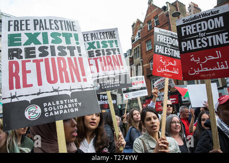 London, Großbritannien. 30. März, 2019. Pro-Palestinian Mitkämpfer nehmen an einer Kundgebung für Palästina außerhalb der Israelischen Botschaft der Freiheit, Gerechtigkeit und Gleichheit für das palästinensische Volk zu verlangen. Die Kundgebung wurde von Palästina Kampagne der Solidarität, Stoppt den Krieg Koalition, Palästinensische Forum in Großbritannien, Freunde von al-Aqsa und Muslim Association in Großbritannien organisiert. Credit: Mark Kerrison/Alamy leben Nachrichten Stockfoto