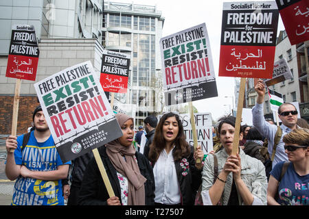 London, Großbritannien. 30. März, 2019. Pro-Palestinian Mitkämpfer nehmen an einer Kundgebung für Palästina außerhalb der Israelischen Botschaft der Freiheit, Gerechtigkeit und Gleichheit für das palästinensische Volk zu verlangen. Die Kundgebung wurde von Palästina Kampagne der Solidarität, Stoppt den Krieg Koalition, Palästinensische Forum in Großbritannien, Freunde von al-Aqsa und Muslim Association in Großbritannien organisiert. Credit: Mark Kerrison/Alamy leben Nachrichten Stockfoto