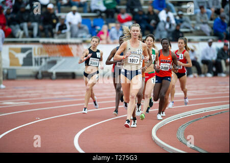 Texas, USA. März 30, 2019: Mackenzie Andrews #1017 mit Akron in Aktion Frauen 1500 Meter laufen Abschnitt A Univ/Coll am Clyde Littlefield Texas Relais, Mike A. Myers Stadion. Austin, Texas. Mario Cantu/CSM Credit: Cal Sport Media/Alamy leben Nachrichten Stockfoto