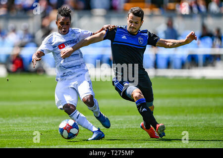 San Jose, Kalifornien, USA. 30 Mär, 2019. Los Angeles FC Vorwärts Latif Segen (7) Rennen San Jose Earthquakes Mittelfeldspieler Valeri Kazaishvili (11) für die Kugel während der MLS-Spiel zwischen den Los Angeles FC und die San Jose Earthquakes bei Avaya im Stadion in San Jose, Kalifornien. Chris Brown/CSM/Alamy leben Nachrichten Stockfoto