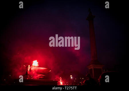London, Großbritannien, 30. März 2019. Tausende von Sunderland Fans auf dem Trafalgar Square in London im Voraus ihre Checkatrade Trophäe Abstieg Finale gegen Portsmouth am Sonntag (c) Paul Swinney/Alamy leben Nachrichten Stockfoto