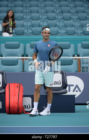 Florida, USA. Am 30. März 2019. Roger Federer auf der Praxis Hof bei Tag 13 der Miami Open Tennis am 30. März 2019 in Miami, Florida. Personen: Roger Federer Credit: Stürme Media Group/Alamy leben Nachrichten Stockfoto