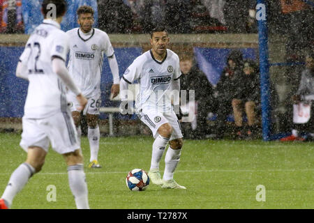 Cincinnati, Ohio, USA. 30 Mär, 2019. Der Philadelphia Marco Fabian spielt den Ball bei einem MLS Fußball-Spiel zwischen dem FC Cincinnati und Portland an Nippert Stadion in Cincinnati, Ohio. Kevin Schultz/CSM/Alamy leben Nachrichten Stockfoto