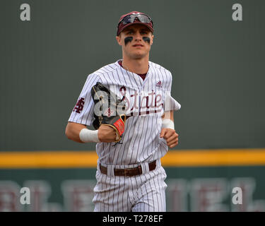 Mississippi, USA. 30 Mär, 2019. Mississippi State outfielder, Jake Mangum (15), während der NCAA Baseball Spiel zwischen der LSU Tiger und der Mississippi State Bulldogs an Dudy edle Feld in Starkville, MS. LSU besiegte Mississippi Zustand, 11-2. Kevin Langley/Sport Süd Media/CSM/Alamy leben Nachrichten Stockfoto