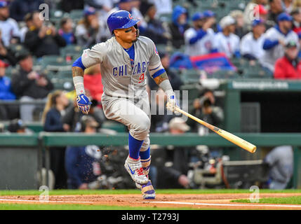 Texas, USA. Am 30. März 2019. Chicago Cubs shortstop Javier Baez #9 Hits ein RBI, um das Feld im ersten Inning bei einem MLB Spiel zwischen den Chicago Cubs und der Texas Rangers bei Globe Life Park in Arlington, TX Texas besiegt Chicago 8-6 Albert Pena/CSM. Credit: Cal Sport Media/Alamy leben Nachrichten Stockfoto