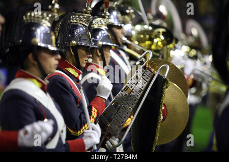 Buenos Aires, Argentinien - 30. März 2019: argentinische Armee Musik Band spielt vor einem Fußballspiel in Erinnerung an die Malvinas Krieg in Buenos Aires, Argentinien gefallen beginnt Stockfoto