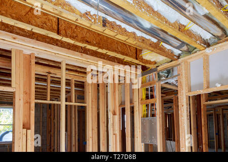 Wohnungsneubau home framing Elektriker Stromversorgung mit Keller anzeigen Stockfoto