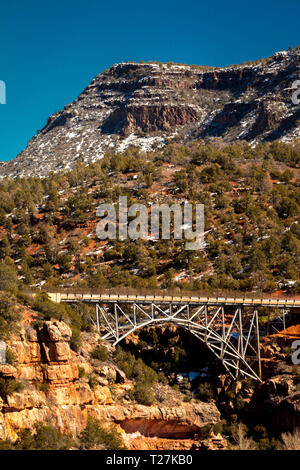 Mar 26, 2019 - Sedona, AZ, USA - midgley Brücke, Sedona, Arizona im Schnee Stockfoto