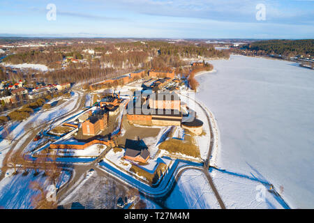 Ein Blick von den Höhen der alten Festung der Hameenlinna Stadt auf einem März Morgen (luftbildaufnahmen). Finnland Stockfoto