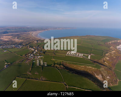 Oxwich Bay und Slade Dorf Stockfoto