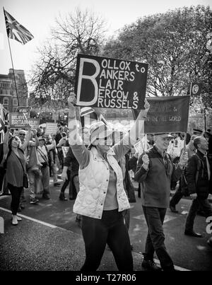 Pro Brexit März 29/3/2019 Demonstranten wandern vorbei an den Houses of Parliament, Westminster, London, UK Stockfoto