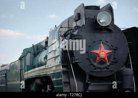 Eine Hauptlinie der 50er Jahre sowjetische Klasse P 36 Passagier Dampfzug Rizhskiy Railway Museum, Moskau, Russland. Stockfoto