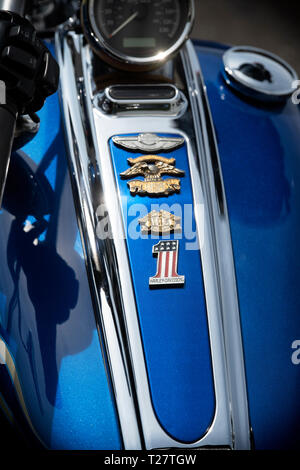 Harley Davidson Motorrad Benzin tank mit Abzeichen Stockfoto