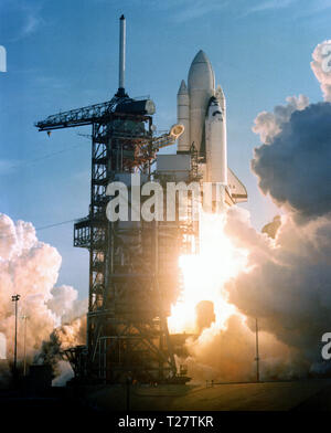 (12 April 1981) - - - Space Shuttle Columbia fliegt. Nur Sekunden nach dem geplanten Start Zeit von 7:00 Uhr am 12. April 1981 Stockfoto