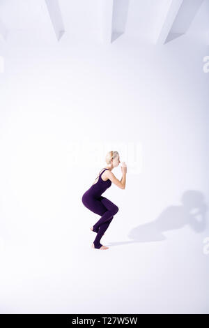 Gute Suche attraktive Frau über ihren Körper und Geist pflegen Stockfoto