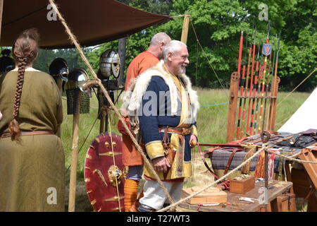 Die angelsächsischen Re-enactors auf einer Veranstaltung in Suffolk, Großbritannien Stockfoto