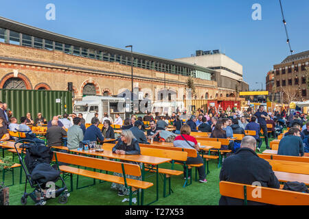 Essig Hof, Street Food und Flohmarkt. St Thomas Street, London, UK. Stockfoto