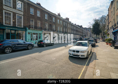 Connaught Dorf - Einzelhandel Luxus Hyde Park Estate Viertel an einem sonnigen Tag in London, Vereinigtes Königreich Stockfoto