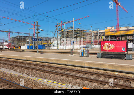 Zürich, Schweiz - 27 September, 2018: die Aussicht von der Plattform des Züricher Hauptbahnhof (Deutsch: Zürich Hauptbahnhof, Zürich abgekürzt Stockfoto