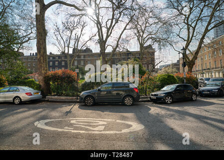 Connaught Dorf - Einzelhandel Luxus Hyde Park Estate Viertel an einem sonnigen Tag in London, Vereinigtes Königreich Stockfoto