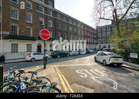 Connaught Dorf - Einzelhandel Luxus Hyde Park Estate Viertel an einem sonnigen Tag in London, Vereinigtes Königreich Stockfoto