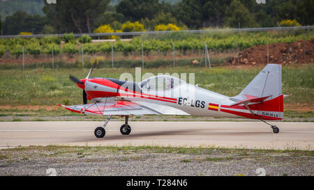 Akrobatische Spanien Meisterschaft 2018, Requena (Valencia, Spanien) Oct 2018, Pilot Fabio Velásquez, Flugzeug Zlin Z-50. Stockfoto