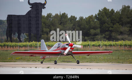 Akrobatische Spanien Meisterschaft 2018, Requena (Valencia, Spanien) Oct 2018, Pilot Fabio Velásquez, Flugzeug Zlin Z-50. Stockfoto