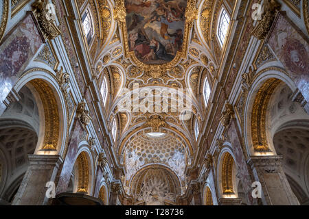 Rom, Italien, 21. Juni 2018: Panoramablick auf den Innenraum der Kirche von St. Louis der Französischen. Es ist eine römisch-katholische Kirche in Rom, nicht weit von Stockfoto