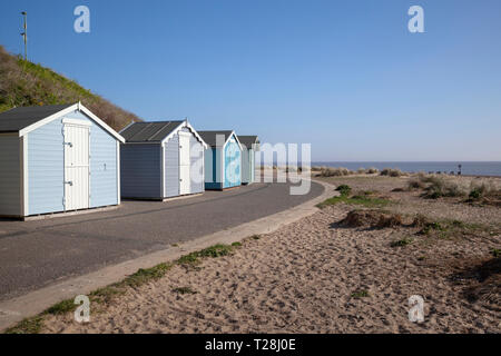 Pakefield Strand, Suffolk, England, an einem sonnigen Tag Stockfoto