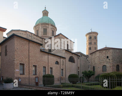 Dom und der Basilika Ursiana mit Baptisterium Neoniano in Ravenna, Italien Stockfoto