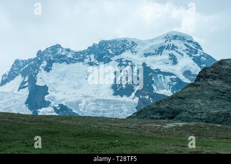 Sommer Landschaft mit ständigen Gletscher Schweiz Alpen Stockfoto