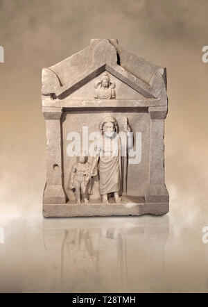 Römisches relief funereal Stele von Hierapolis nördlichen Nekropole. Hierapolis Archäologie Museum, Türkei. Gegen eine Art Hintergrund Stockfoto
