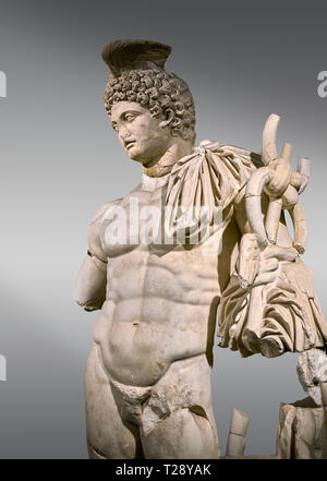 Römische Statue des Hermes. Marmor. Perge. 2. Inv.-Nr.. Das Archäologische Museum von Antalya; Türkei. Hermes ist der Gott des Handels, Heraldik, Kaufleute, Stockfoto