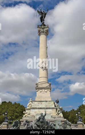 Die girondisten Monument mit dramatischen Himmel am Place des Quinconces, Bordeaux, Frankreich Stockfoto