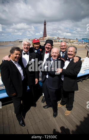 Cannon und Ball, die Krankies, Jimmy Cricket, Frank Carson und Paul Daniels Bild auf der Bühne im Winter Gardens in Blackpool. Der veteran Komiker und Entertainer waren die Förderung ihrer bevorstehenden zeigen die besten britischen Vielzahl Tour 2008, die an den Schauplätzen in England und Wales im August und September läuft. Stockfoto