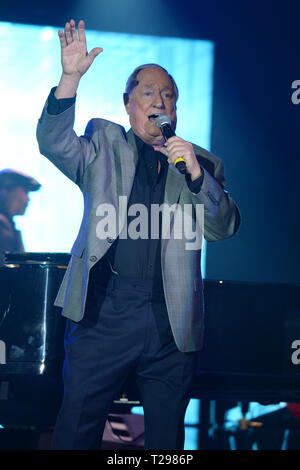 Coconut Creek, Florida, USA. 30 Mär, 2019. Neil Sedaka führt am Seminole Coconut Creek Casino am 30. März 2019 in Coconut Creek, Floridaorida. Quelle: MPI04/Medien Punch/Alamy leben Nachrichten Stockfoto