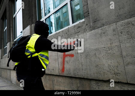 Brüssel, Belgien. 31. März 2019. Die Demonstranten verwüsteten Europäischen Kommission Info Punkt während der "Aufstieg für Klima" Demonstration. Alexandros Michailidis/Alamy leben Nachrichten Stockfoto