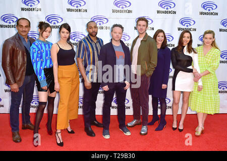 Navid Negahban, Lauren Tsai, Amber Midthunder, Jeremie Harris, Noah Hawley, Dan Stevens, Lauren Shuler Donner, Aubrey Plaza und Rachel Keller an der Photocall zum FX TV-Serie 'Legion' bei der WonderCon 2019 im Anaheim Convention Center. Anaheim, 29.03.2019 | Verwendung weltweit Stockfoto