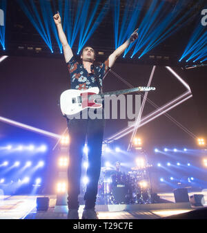 Vereinigtes Königreich, Wembley Arena, 30. März 2018. (Redaktionelle NUR VERWENDEN) Charlie Simpson von Busted führt live auf der Bühne während ihrer "halbe Miete"-Tour im Wembley Arena. Michael Tubi/Alamy leben Nachrichten Stockfoto