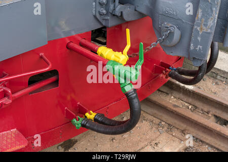 Mehr Details auf der alten Dampflokomotive. Heavy Iron Teile. Lokomotive in Teilen. Close-up Stockfoto