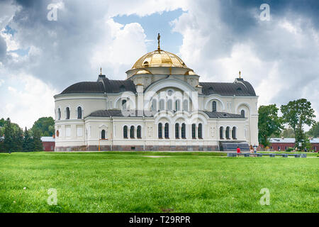 BREST, BELARUS - Juli 28, 2018: St.-Nikolaus-Kirche (Svyato-Nikolaevskiy Sobor) in der Brester Festung Denkmal Stockfoto