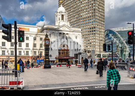 Das Victoria Palace Theatre in Victoria ist derzeit die Heimat von Hamilton, London, Großbritannien Stockfoto