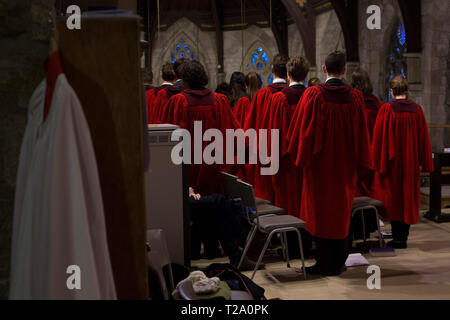 Der Chor während eines Gottesdienstes in der St. Salvator's Kapelle Gesang an der Universität von St. Andrews, am Tag der Promotion, 30. November 2016. Stockfoto